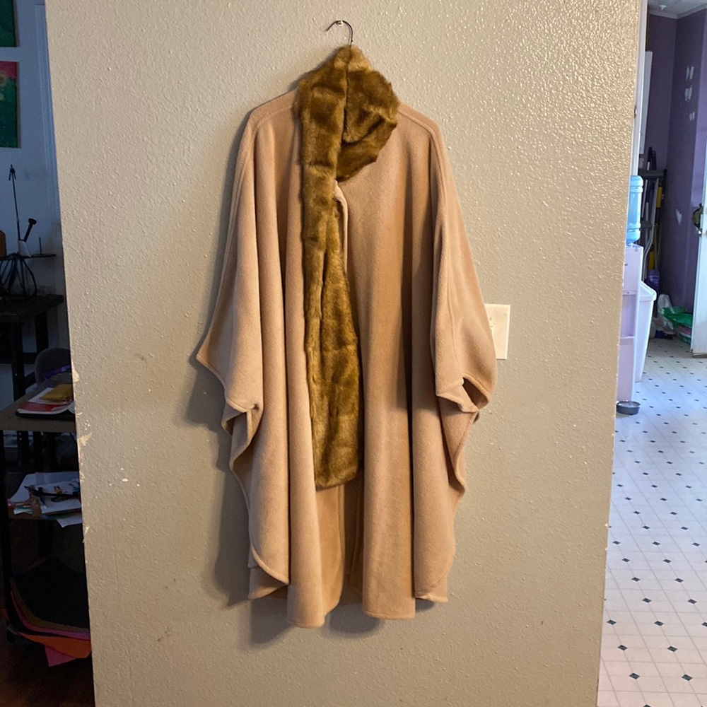 Ling beautiful faux fur camel colored cape